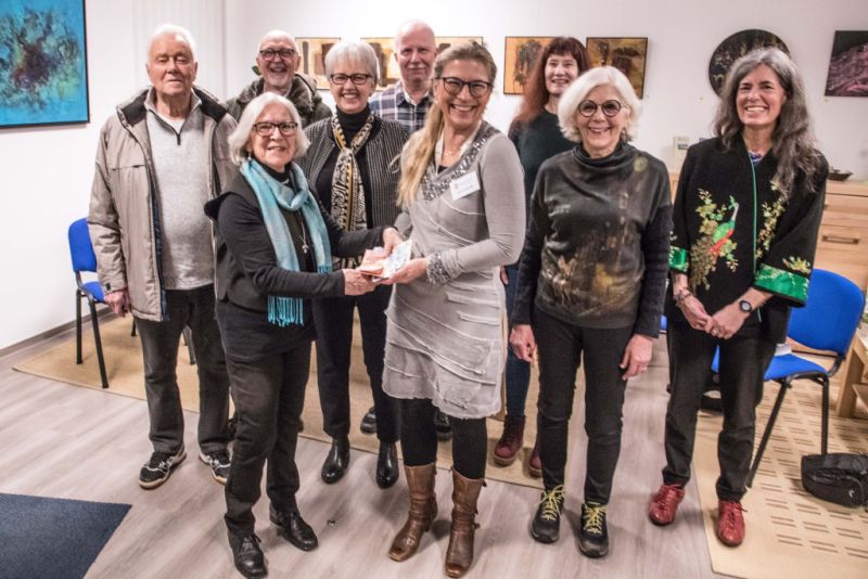 hve_260215_Lesung_Foto%20Spenden%C3%BCbergabe_klein